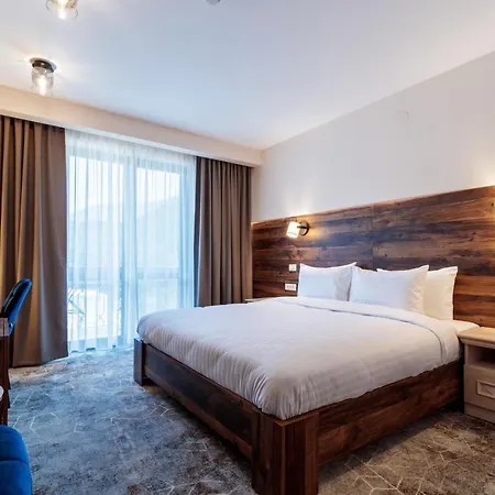 Hotel River & 3*
